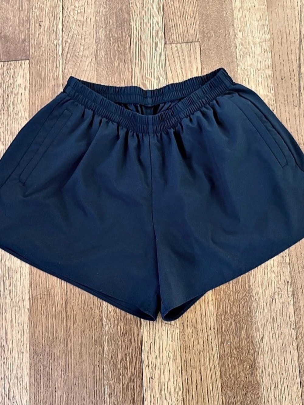 Vuori Villa Everyday Short – Ink – Size Small